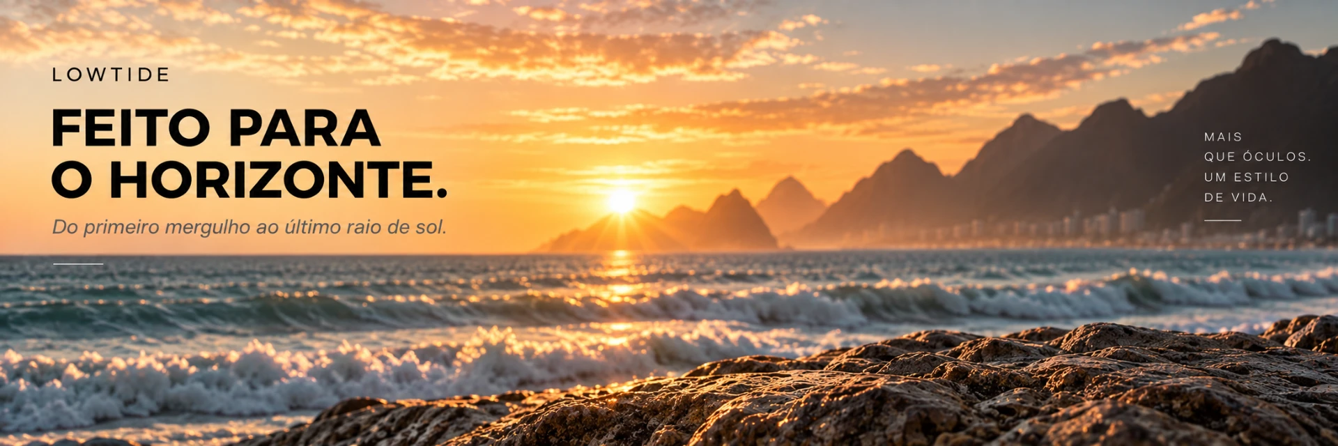 LOWTIDE HORIZON — Feito para o horizonte. Surfista ao pôr do sol com montanhas ao fundo